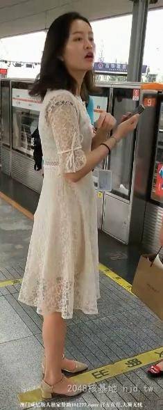 地铁抄底高颜值气质美女，蕾丝NN好性感【15P】